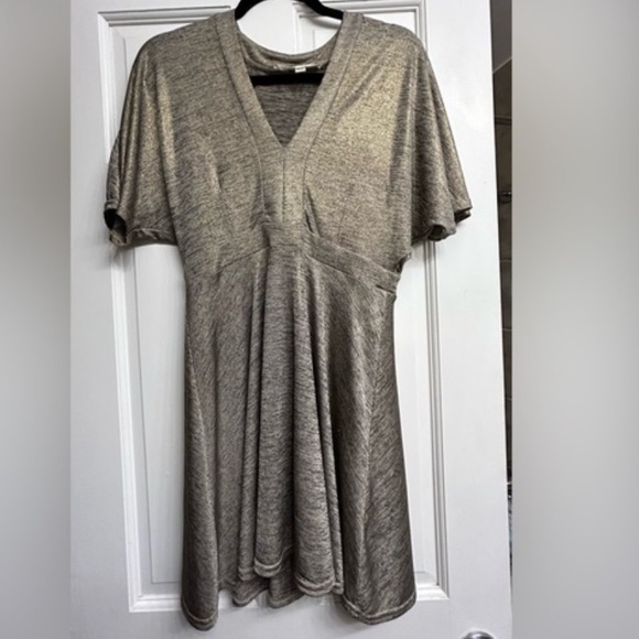 Metallic gold dress Oh My Love new without tags size Medium v neck skater skirt - Picture 1 of 3